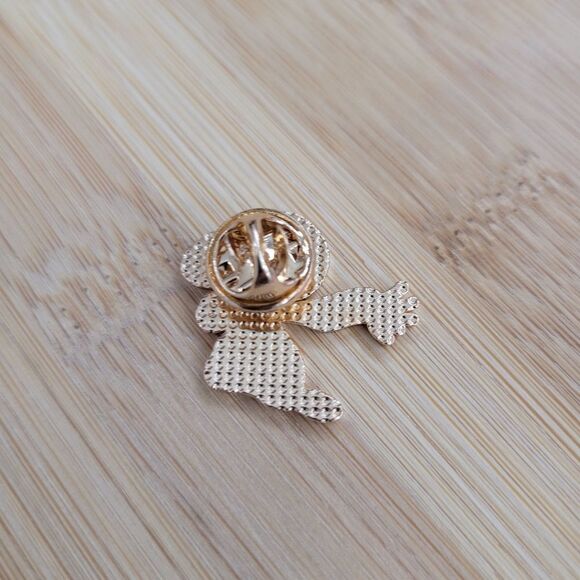 2/$20 Brand New Snoopy Ski Pin Brooch - Picture 2 of 3